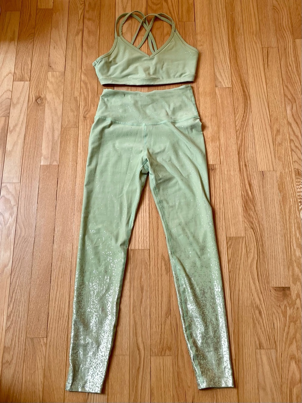 Like New Beyond Yoga Light Green Sparkle Set